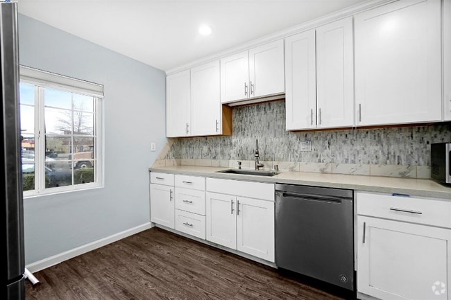 Building Photo - 26370 Cascade St Rental