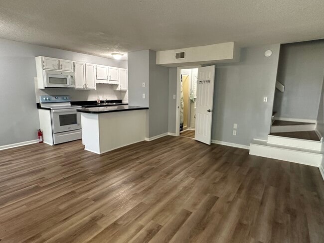 Photo - 503 Pinewood Rd