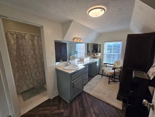 Photo - Highland Oasis Gardens Unit D