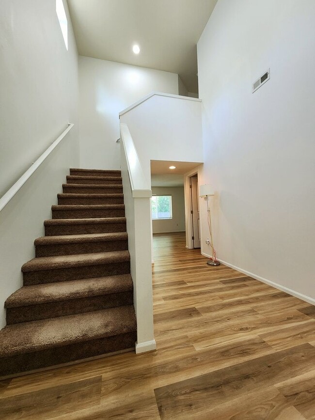 Photo - Prime Amber Skyline Home for Lease: Comfort and Convenience Await