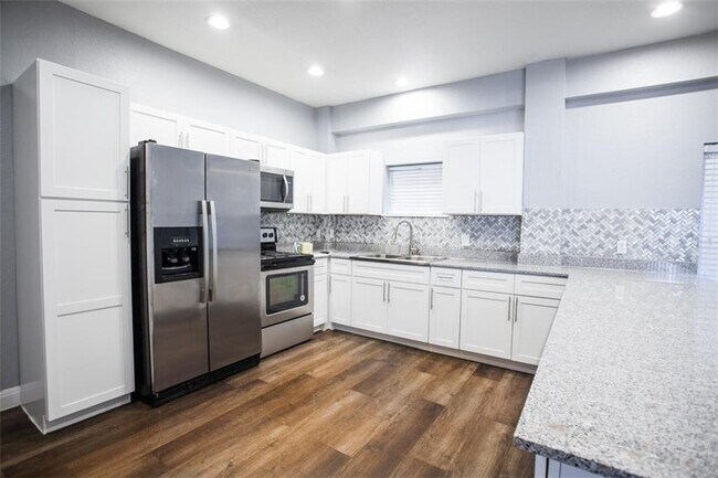 Photo - 504 W 35th St