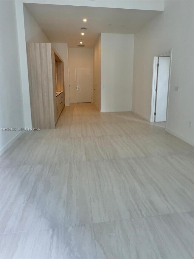 Photo - 77 SE 5th St Unidad 1010