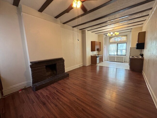 816 Cedar Ave Unidad 1st Floor