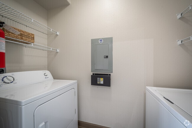 2BR, 2BA - 1,019SF - Laundry