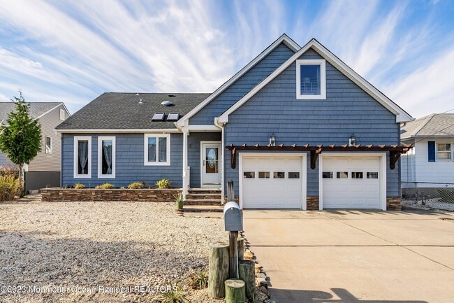 Photo - 18 Halsey Dr