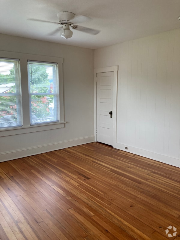 Building Photo - 301 W G St Rental