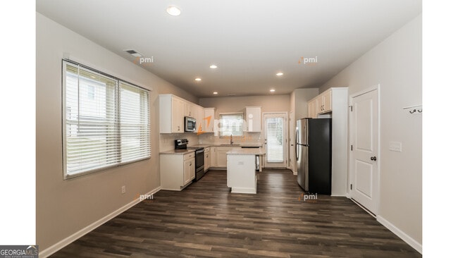 Photo - 3658 Madison St