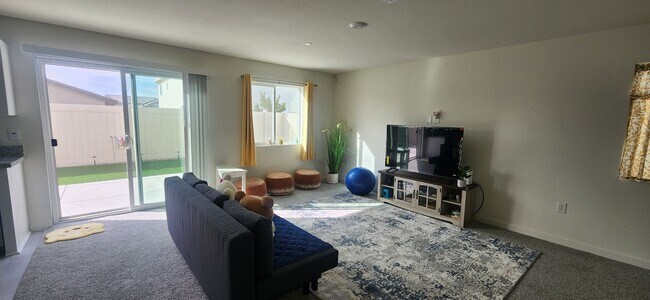 Photo - Beautiful 3 Bedroom 2.5 Bathroom Home in E...