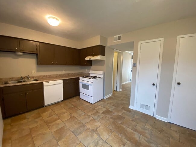 Photo - 601 Stratford Dr Unit 1