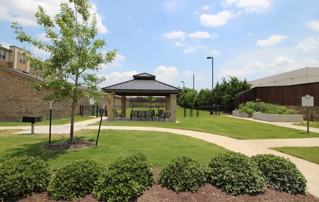 Terrenos/Patio - Evergreen at Arbor Hills Apartamentos