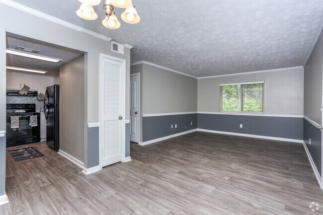 2BR, 1BA - 1,028 SF