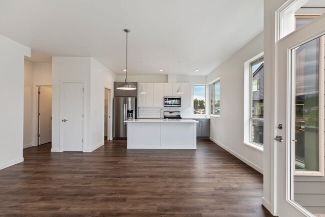 Building Photo - 32742 Hemlock Ave SE