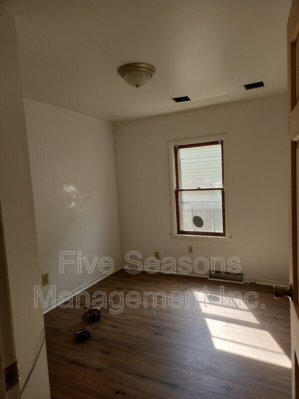 Photo - 15 Allen St