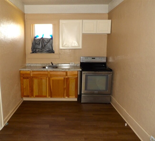 Photo - 302 SW Park Ave