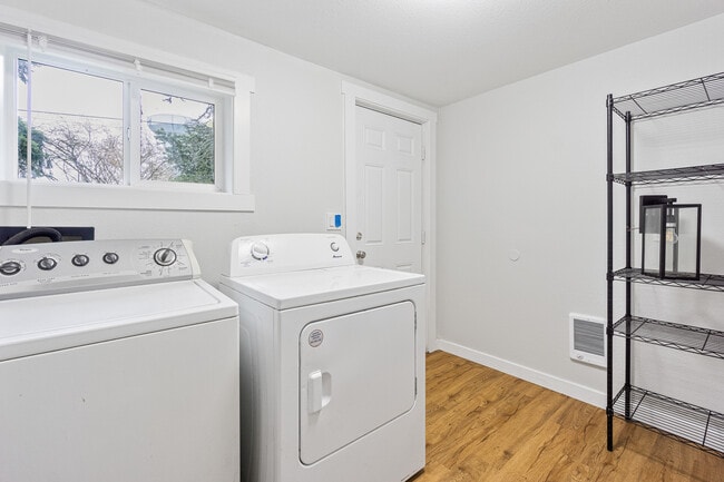 Photo - 5110 Diamond Blvd SW