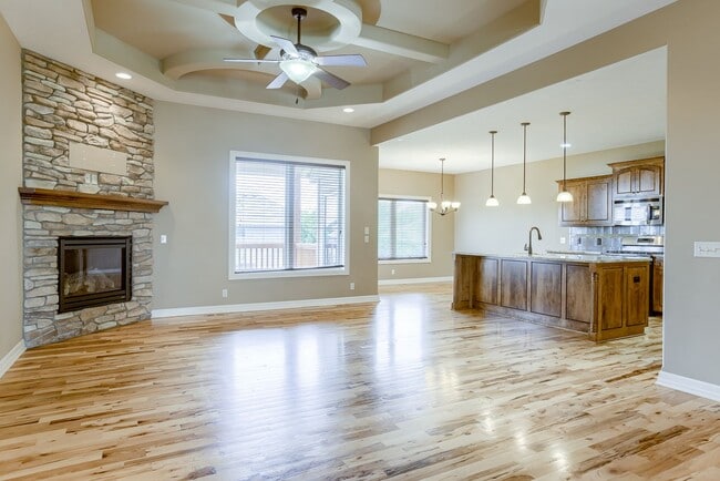 Photo - Beautiful 4 Bedroom In Shadow Lake!!