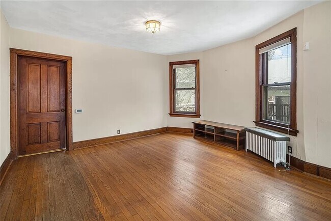 Photo - 208 Farm St