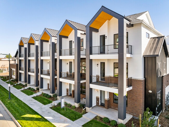 Photo - 8220 E 36th Ave Townhome