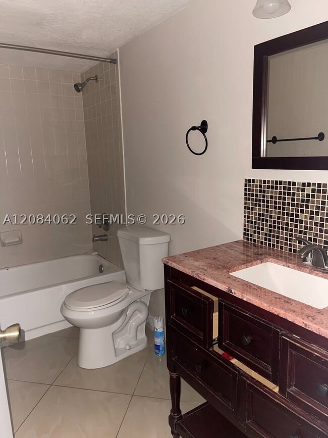 4140 NW 90th Ave Unit 104