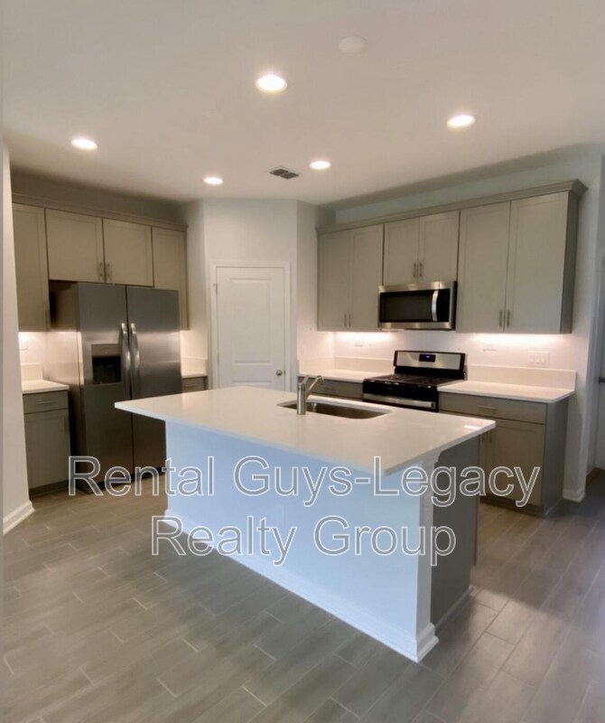 Photo - 300 Brandon Lks Dr