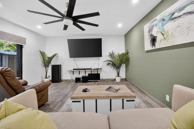 Photo - 110 N Delaware Blvd