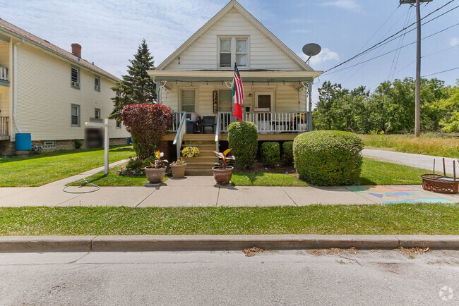 Building Photo - 6427 Elm St Unit 1 Rental