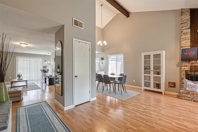 Photo - 2215 Fort Laramie Dr House