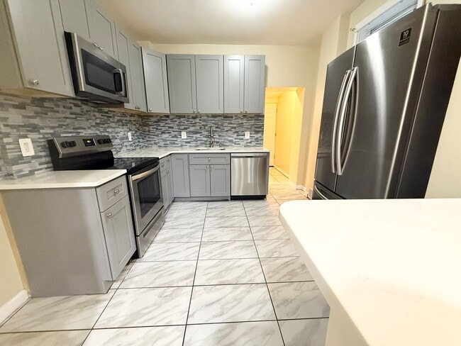 Photo - Gorgeous 3-Bedroom Townhome in Elmwood Park! Available NOW!
