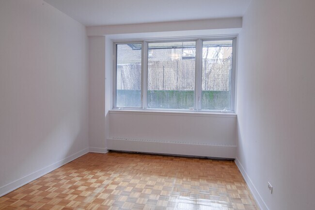 Photo - 900 Av. Rockland Unit 707