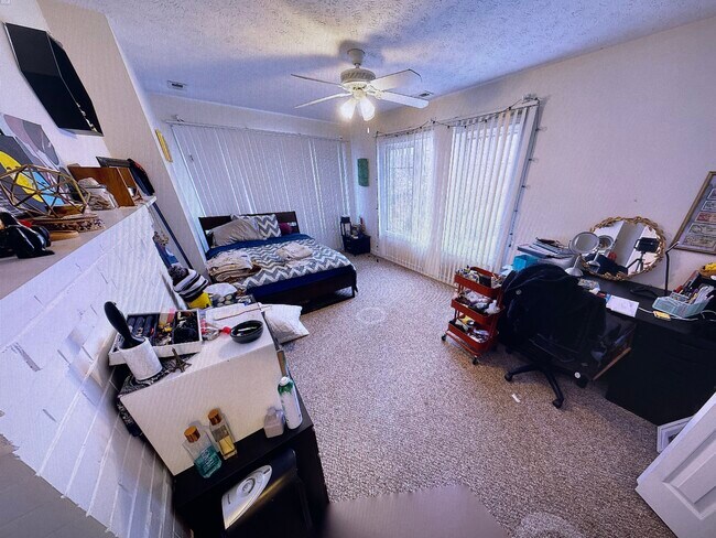 Bedroom 1 - 842 N California St