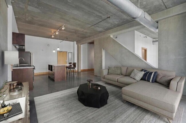 Photo - 345 N 6th Ave