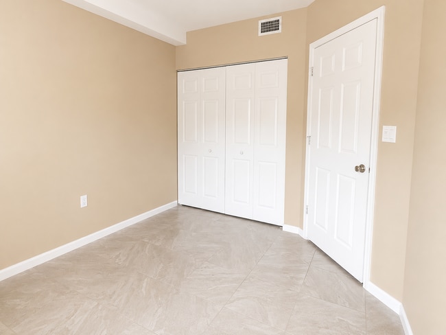 Photo - 1103 Golden Lakes Blvd Unit 1011