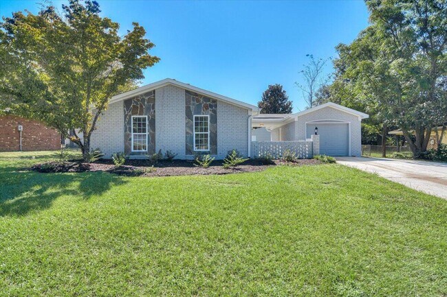 Photo - 128 Highview Dr House