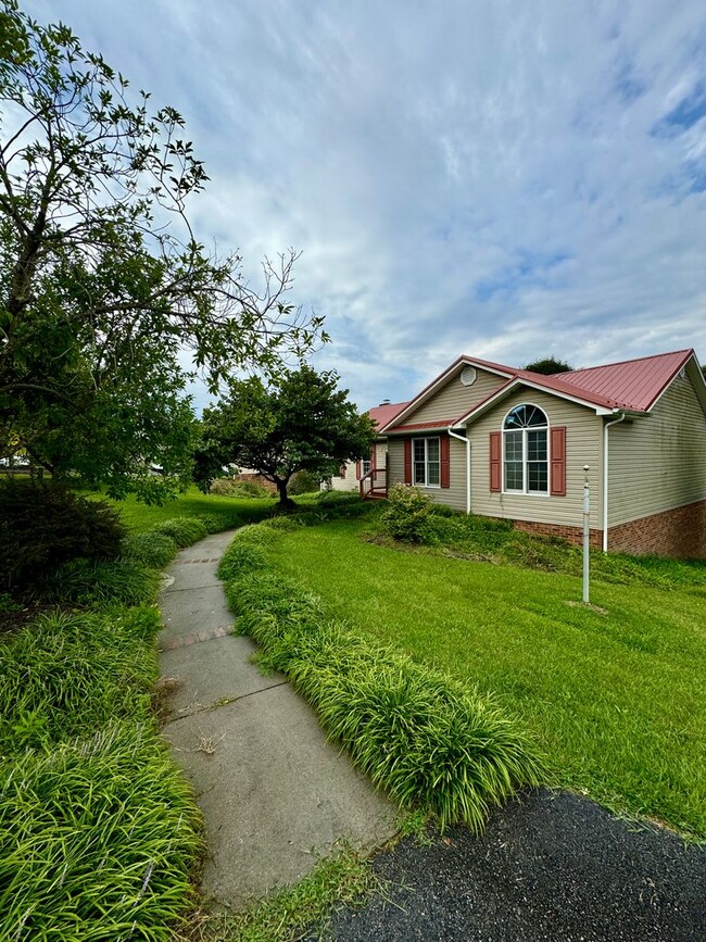 Photo - Charming Four-Bedroom Home In Christiansbu...