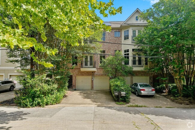 Building Photo - Beautiful Brick Patio Home with Solar and ...