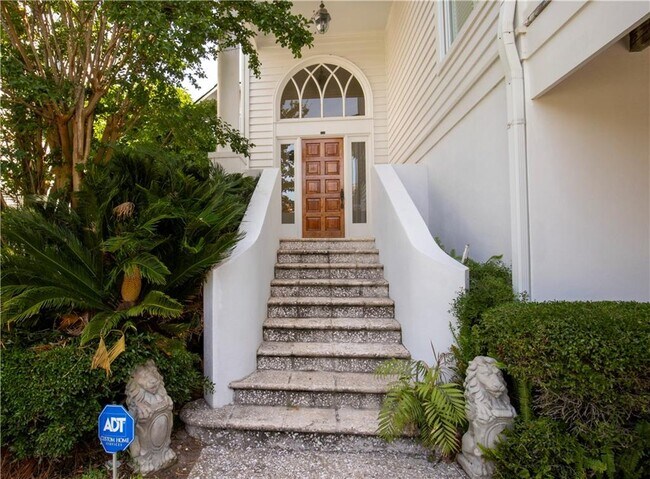 Photo - 105 Strachan Ln House