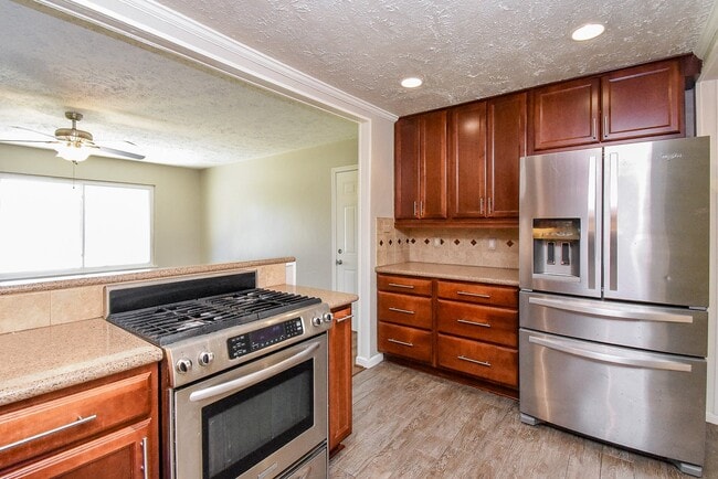 Photo - 7418 Jalna St