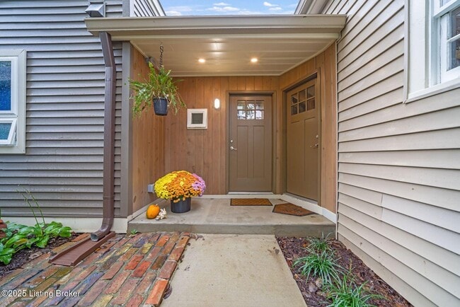 Photo - 11613 Main St