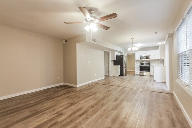 Photo - 4628 Welton St