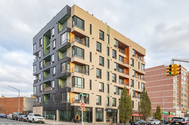 Photo - 221 E 138th St