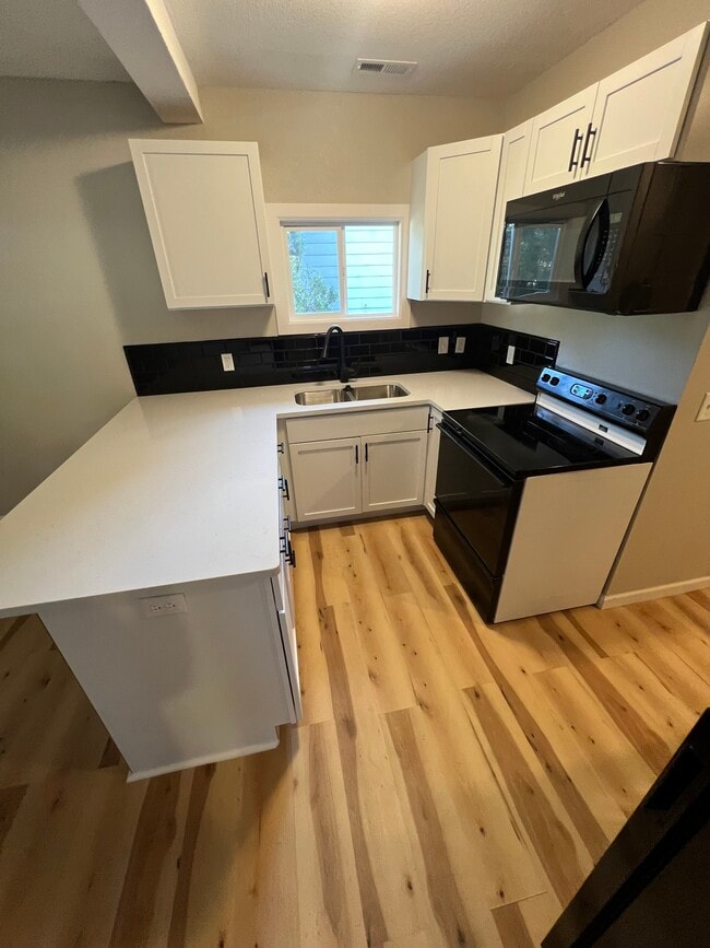 Photo - 211 McLain Ave