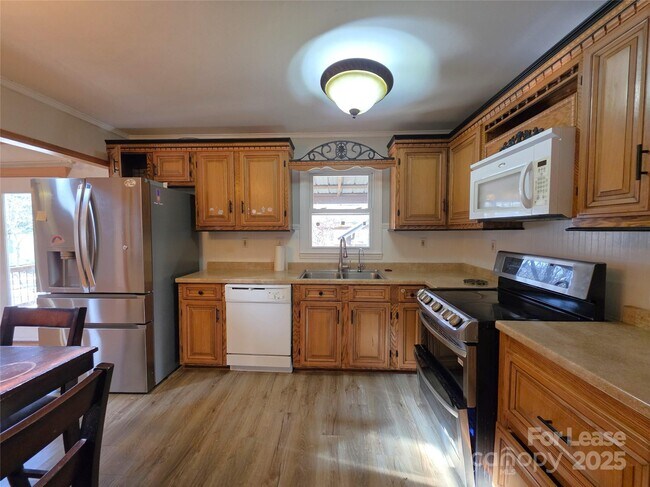 Photo - 256 Georgewoods Dr