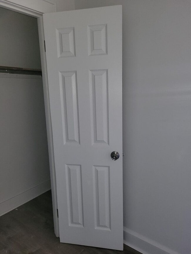 Photo - Great remodeled one bedroom apartment Unit 965 Livingston Ave 3