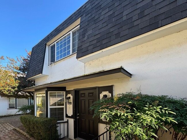 Photo - 1117 W 6th Ave