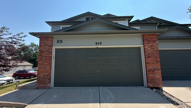 Building Photo - Great Townhome in Fort Collins