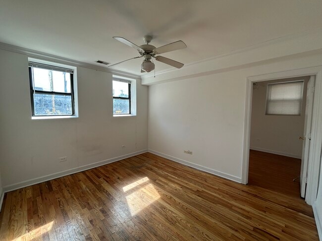 Building Photo - 3700 N Sheffield Ave Unit G Rental
