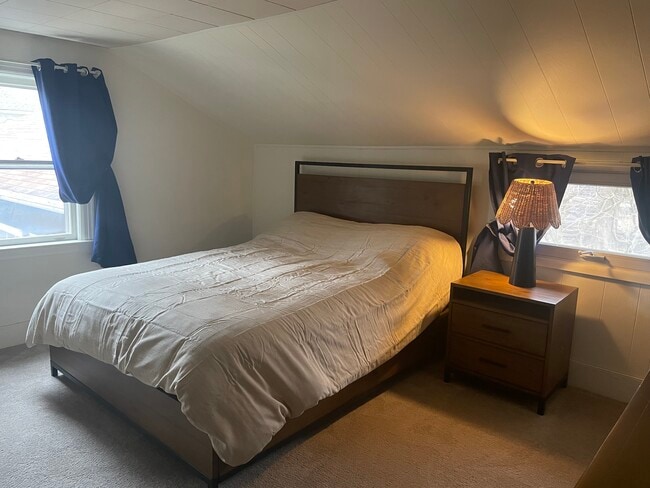 Totalmente amueblado con ropa de cama nueva. - 123 Huguenot St Unidad Apartment in NewPaltz