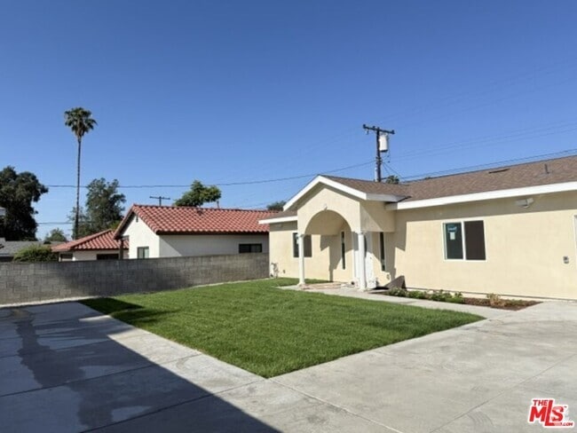 Building Photo - 1221 N Azusa Ave Rental