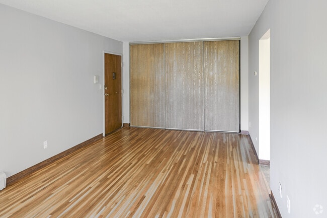 2BR, 1BA - 708 SF - Avenue Apartments