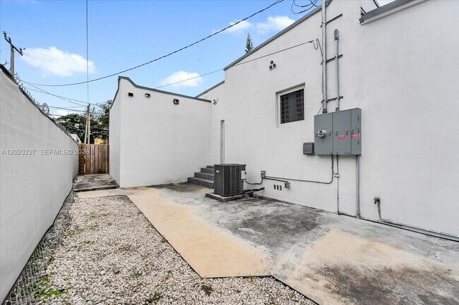 Photo - 1733 NW 16th St Unit 3